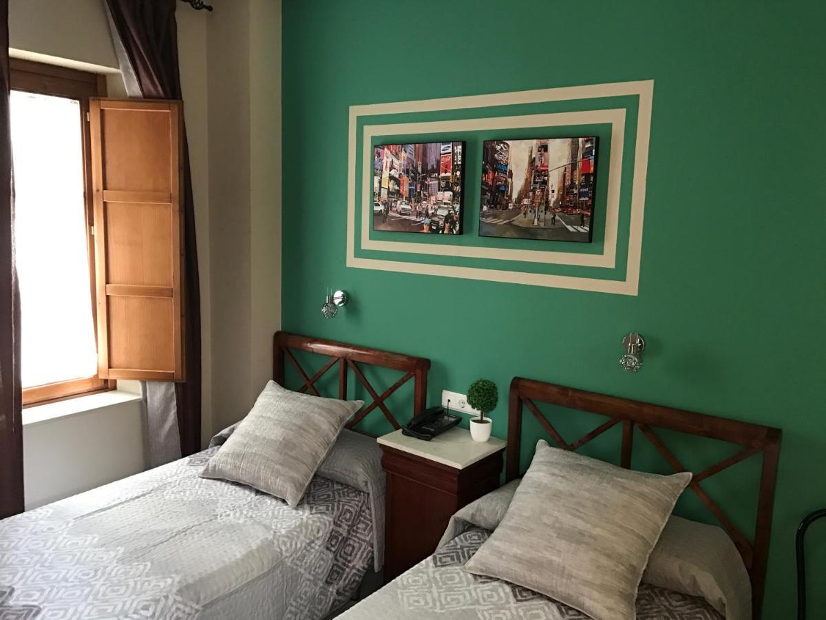 Hostal Puerta Carmona Seville Exterior photo